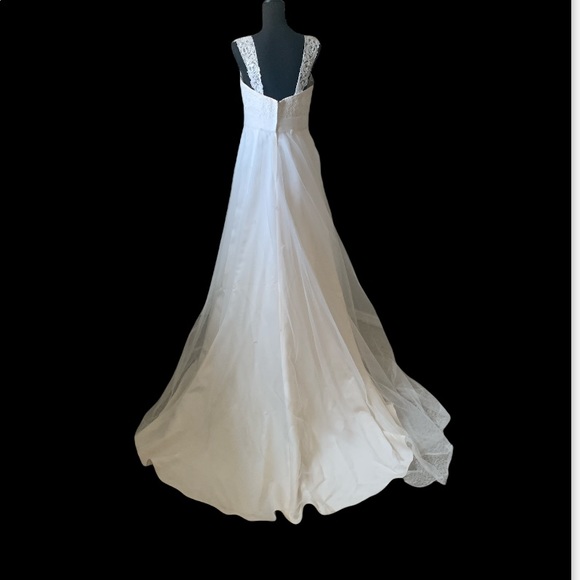 David’s Bridal Wedding Dress. Size 10 - Picture 14 of 15